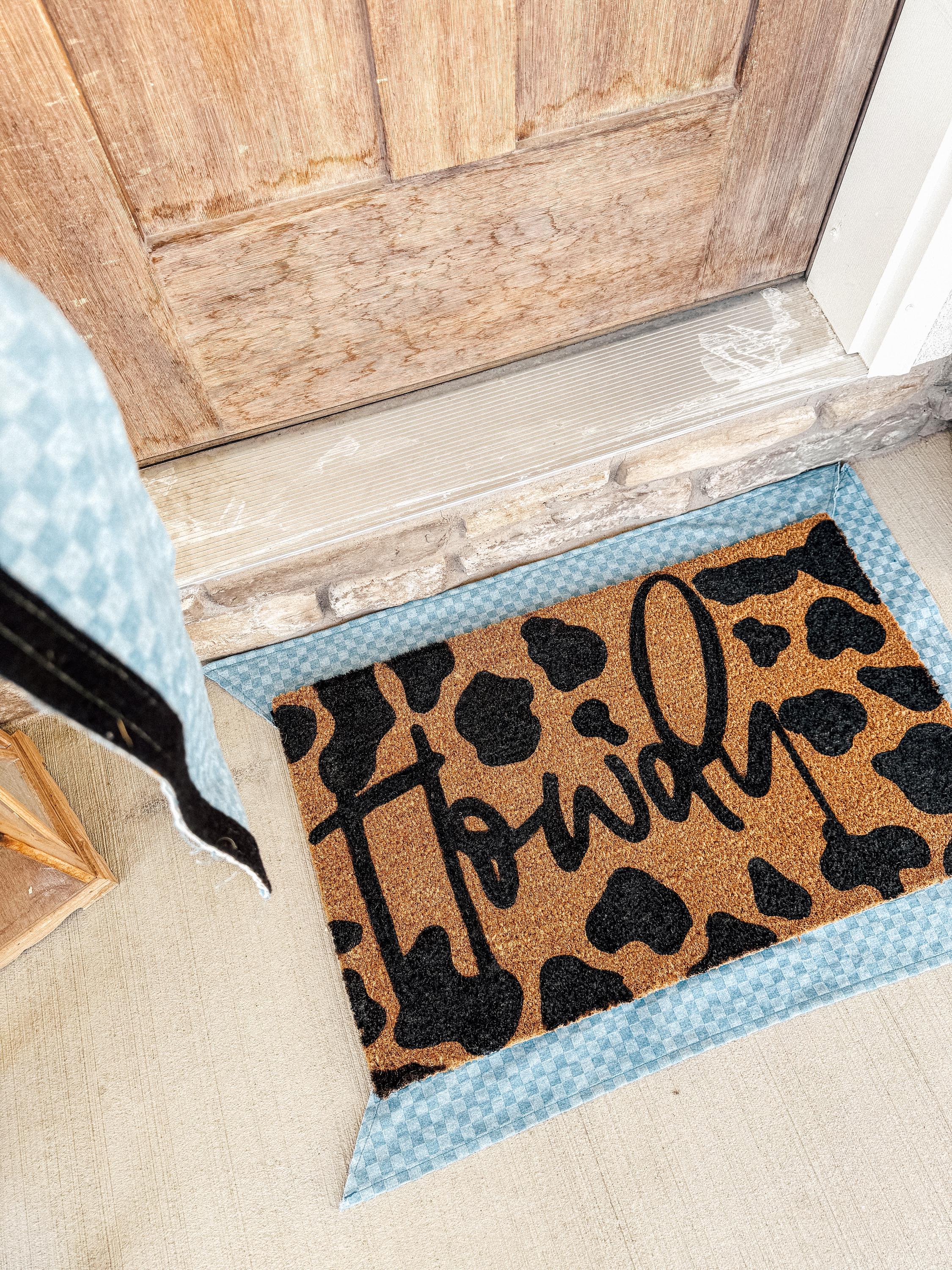 Cowprint Howdy Doormat: Western Home Decor